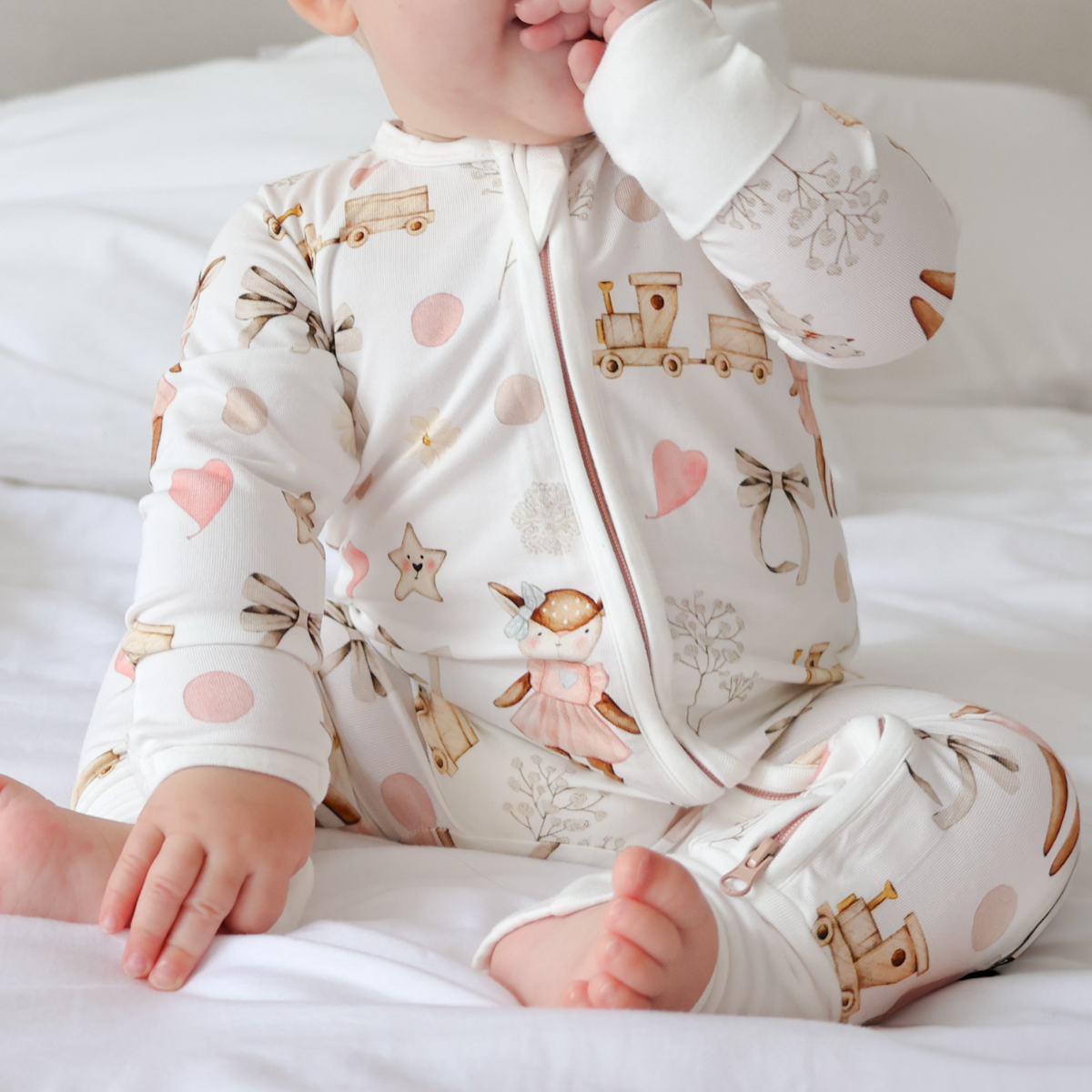 Pigiama per neonato ZIPSTER™ Giochi in rosa in morbido bambù Spedizione gratuita