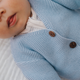 Strickjacke „Pure Blue“ mit Knöpfen