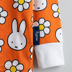 Enfant portant l'ensemble pyjama en bambou « Daisy Days » de la collection enfants Miffy