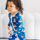 Bambino con indosso il ZIPSTER x Miffy Starry Sleep in bambù Pagliaccetto