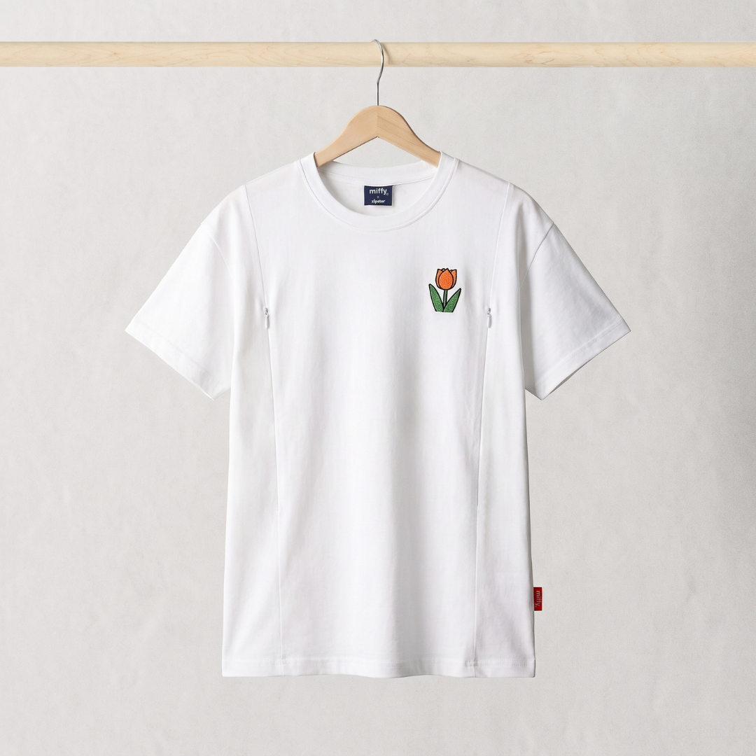 nijntje wit T-shirt voor borstvoeding met geborduurde tulp en borstvoedingsritsen, vooraanzicht