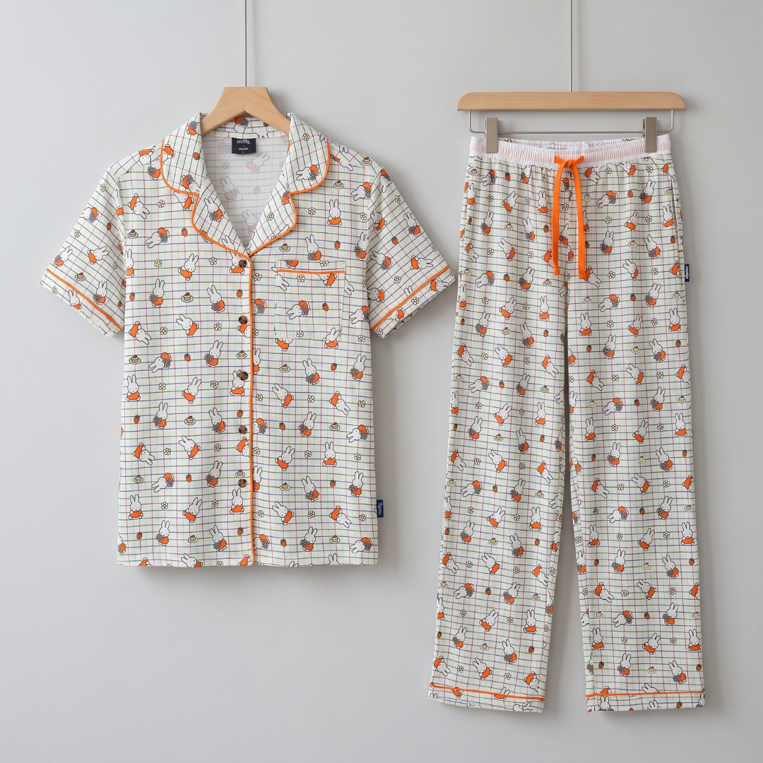 Dámská bambusová pyžamová souprava Miffy Checkered Bloom, pohled zepředu